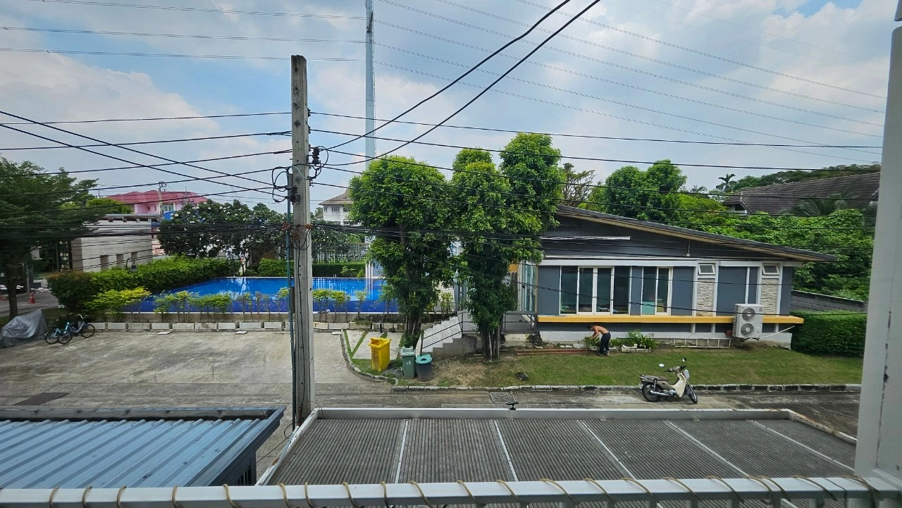 ***ทาวน์โฮมมือสองนนทบุรี ม.โกลเด้นทาวน์ ปิ่นเกล้า-จรัญฯ เนื้อที่ 22.6 ตร.ว. ฟังก์ชัน 5 นอน 4 น้ำ หน้ากว้าง 5 เมตร กว้างขวางอยู่สบาย บนทำเลชื่อมต่อหลายเส้นทาง ใกล้รถไฟฟ้าสายสีแดงอ่อน "สถานีบางบำหรุ" และ รถไฟฟ้าสายสีน้ำเงิน "สถานีบางอ้อ"