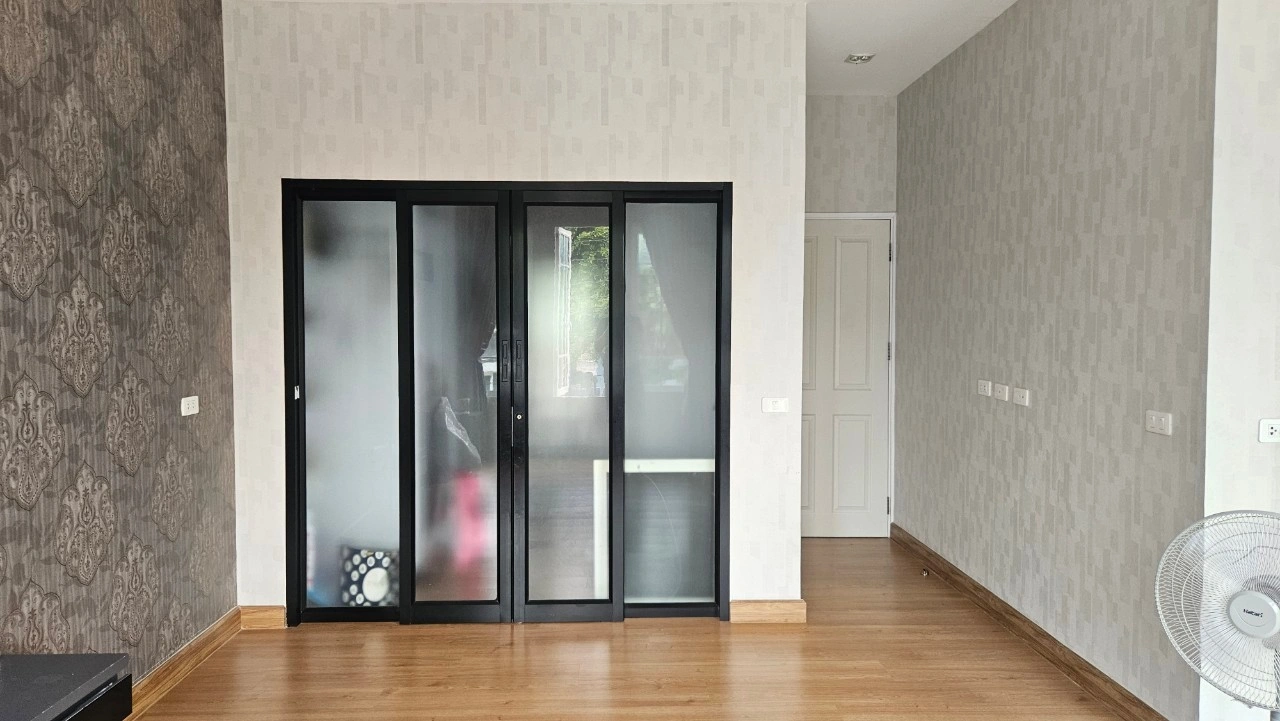 ***ทาวน์โฮมมือสองนนทบุรี ม.โกลเด้นทาวน์ ปิ่นเกล้า-จรัญฯ เนื้อที่ 22.6 ตร.ว. ฟังก์ชัน 5 นอน 4 น้ำ หน้ากว้าง 5 เมตร กว้างขวางอยู่สบาย บนทำเลชื่อมต่อหลายเส้นทาง ใกล้รถไฟฟ้าสายสีแดงอ่อน "สถานีบางบำหรุ" และ รถไฟฟ้าสายสีน้ำเงิน "สถานีบางอ้อ"