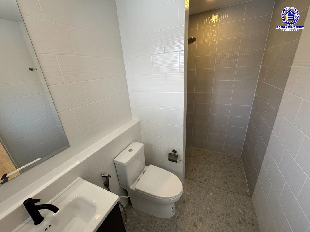 บ้านมือสอง โครงการ เซนโทร ราชพฤกษ์-สวนผัก1 เนื้อที่ 50.2 ตร.ว. พื้นที่ใช้สอย 200 ตร.ม. ฟังก์ชัน 4 ห้องนอน 3 ห้องน้ำ 2 ที่จอดรถ บนทำเลแห่งการเดินทาง เชื่อมต่อ ถนนราชพฤกษ์, ถนนนครอินทร์ ใกล้ทางด่วน "ประจิมรัถยา"