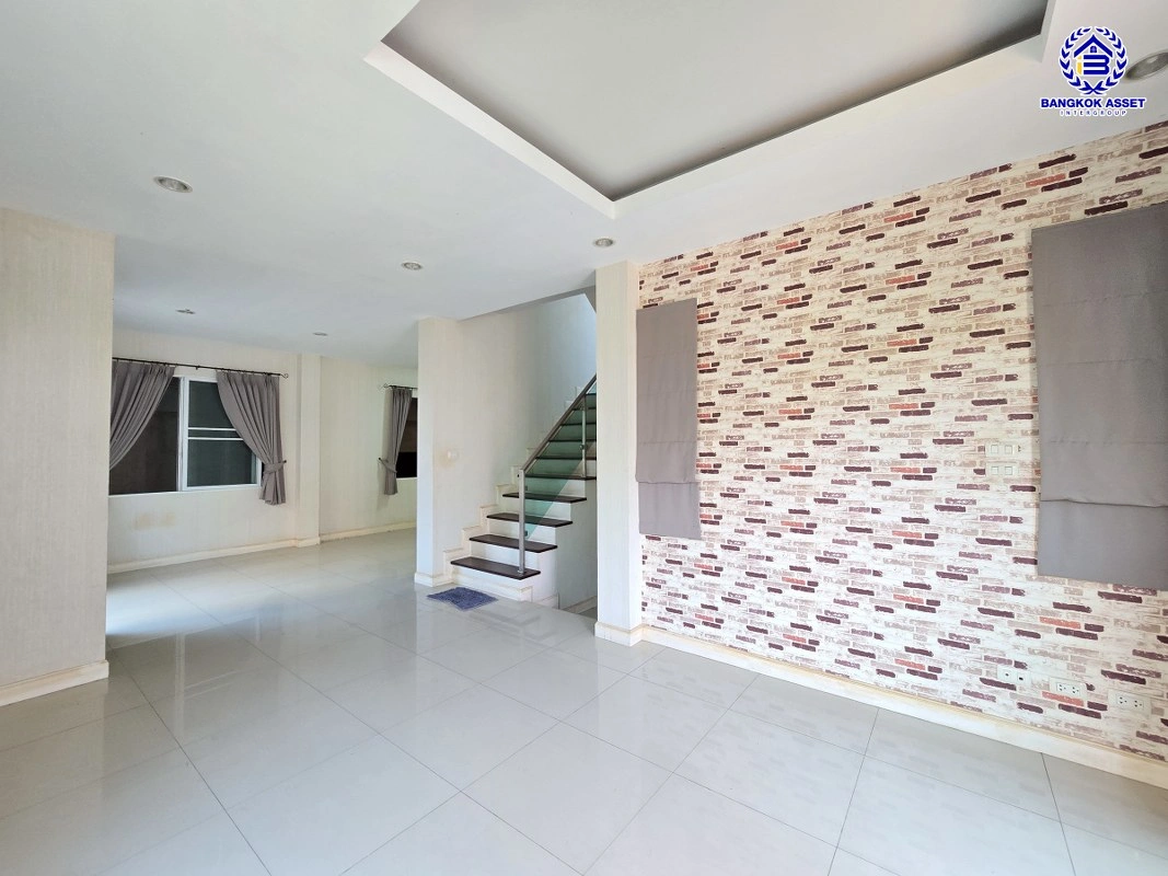 บ้านมือสอง โครงการ ชวนชมพาร์ค3 บางกรวย-ไทรน้อย เนื้อที่ 41 ตร.ว. พื้นที่ใช้สอย 110 ตร.ม. ฟังก์ชัน 3 ห้องนอน 2 ห้องน้ำ 1 ที่จอดรถ บนทำเลเดินทางสะดวก เชื่อมต่อถนนบางกรวย-ไทรน้อย ถนนกาญจนาภิเษก ใกล้รถไฟฟ้าสายสีม่วง "สถานีคลองบางไผ่"