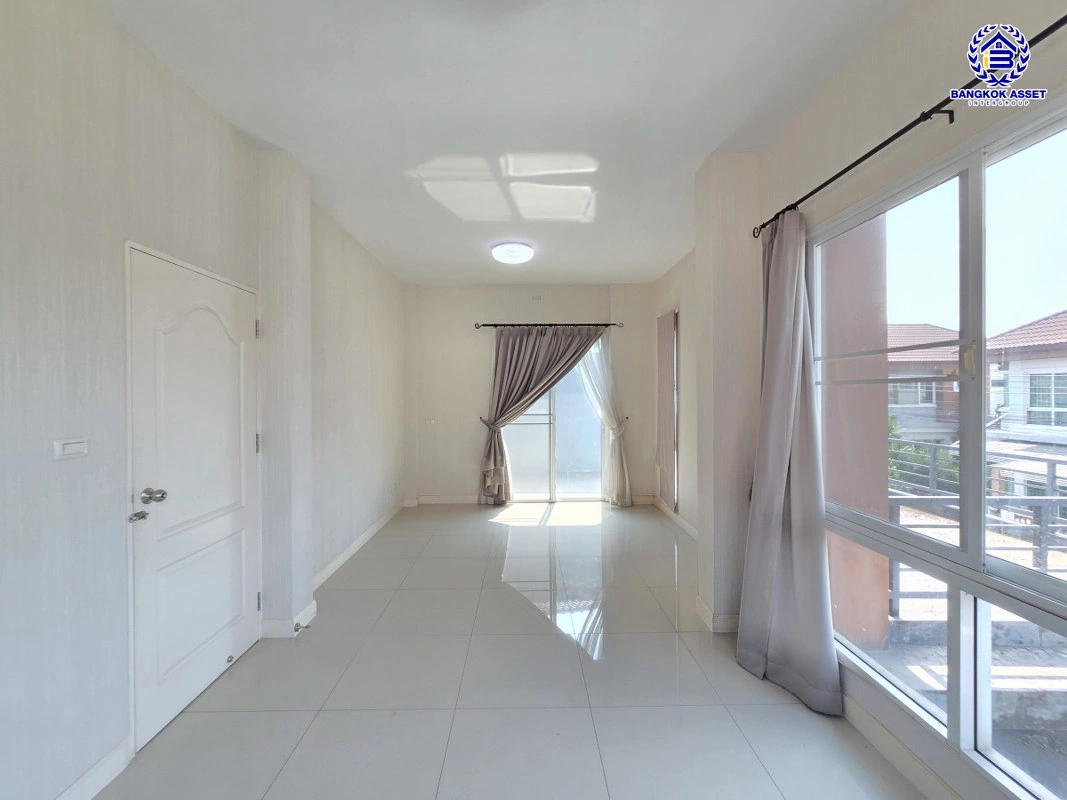 บ้านมือสอง โครงการ ชวนชมพาร์ค3 บางกรวย-ไทรน้อย เนื้อที่ 41 ตร.ว. พื้นที่ใช้สอย 110 ตร.ม. ฟังก์ชัน 3 ห้องนอน 2 ห้องน้ำ 1 ที่จอดรถ บนทำเลเดินทางสะดวก เชื่อมต่อถนนบางกรวย-ไทรน้อย ถนนกาญจนาภิเษก ใกล้รถไฟฟ้าสายสีม่วง "สถานีคลองบางไผ่"