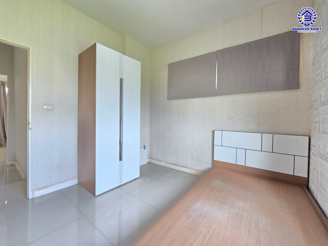 บ้านมือสอง โครงการ ชวนชมพาร์ค3 บางกรวย-ไทรน้อย เนื้อที่ 41 ตร.ว. พื้นที่ใช้สอย 110 ตร.ม. ฟังก์ชัน 3 ห้องนอน 2 ห้องน้ำ 1 ที่จอดรถ บนทำเลเดินทางสะดวก เชื่อมต่อถนนบางกรวย-ไทรน้อย ถนนกาญจนาภิเษก ใกล้รถไฟฟ้าสายสีม่วง "สถานีคลองบางไผ่"