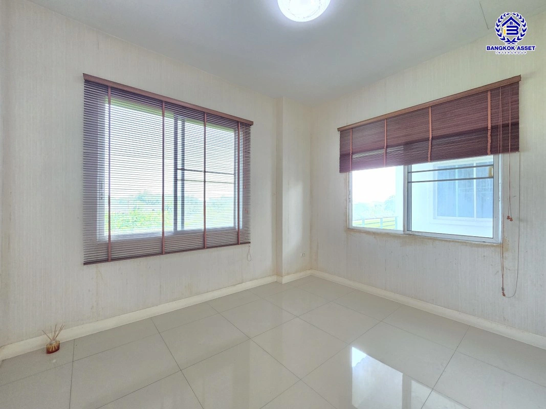 บ้านมือสอง โครงการ ชวนชมพาร์ค3 บางกรวย-ไทรน้อย เนื้อที่ 41 ตร.ว. พื้นที่ใช้สอย 110 ตร.ม. ฟังก์ชัน 3 ห้องนอน 2 ห้องน้ำ 1 ที่จอดรถ บนทำเลเดินทางสะดวก เชื่อมต่อถนนบางกรวย-ไทรน้อย ถนนกาญจนาภิเษก ใกล้รถไฟฟ้าสายสีม่วง "สถานีคลองบางไผ่"