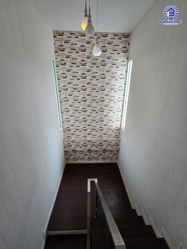 บ้านมือสอง โครงการ ชวนชมพาร์ค3 บางกรวย-ไทรน้อย เนื้อที่ 41 ตร.ว. พื้นที่ใช้สอย 110 ตร.ม. ฟังก์ชัน 3 ห้องนอน 2 ห้องน้ำ 1 ที่จอดรถ บนทำเลเดินทางสะดวก เชื่อมต่อถนนบางกรวย-ไทรน้อย ถนนกาญจนาภิเษก ใกล้รถไฟฟ้าสายสีม่วง "สถานีคลองบางไผ่"