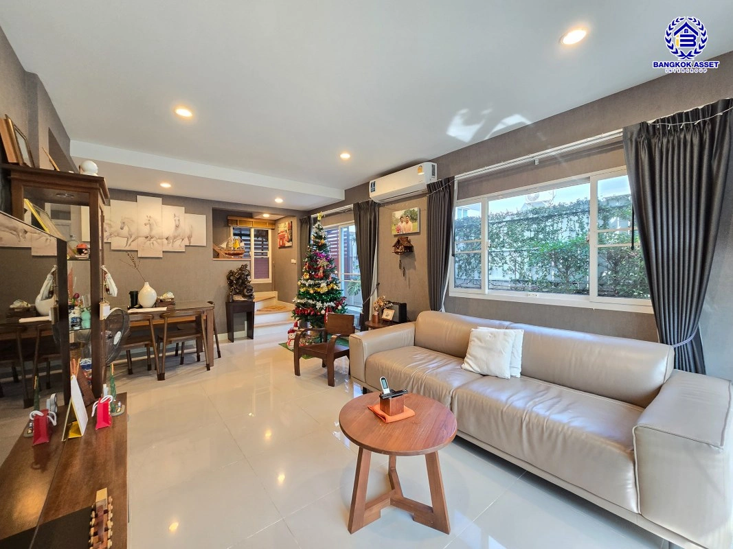 บ้านมือสอง โครงการ เดอะแพลนท์ ปิ่นเกล้า-กาญจนาภิเษก เนื้อที่ 35.8 ตร.ว. พื้นที่ใช้สอย 140 ตร.ม.  ฟังก์ชัน 4 ห้องนอน 3 ห้องน้ำ 2 ที่จอดรถ พร้อมเข้าอยู่ ทำเลดีเชื่อมต่อหลายเส้นทาง ทั้งถนนกาญจนาภิเษก, ถนนนครอินทร์, ถนนรัตนาธิเบศร์ ใกล้รถไฟฟ้าสีม่วง "สถานีตลาดบางใหญ่"