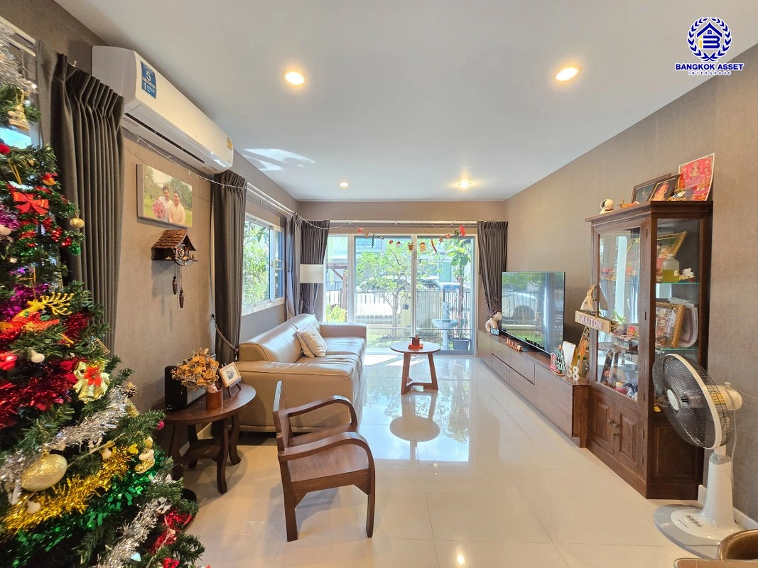 บ้านมือสอง โครงการ เดอะแพลนท์ ปิ่นเกล้า-กาญจนาภิเษก เนื้อที่ 35.8 ตร.ว. พื้นที่ใช้สอย 140 ตร.ม.  ฟังก์ชัน 4 ห้องนอน 3 ห้องน้ำ 2 ที่จอดรถ พร้อมเข้าอยู่ ทำเลดีเชื่อมต่อหลายเส้นทาง ทั้งถนนกาญจนาภิเษก, ถนนนครอินทร์, ถนนรัตนาธิเบศร์ ใกล้รถไฟฟ้าสีม่วง "สถานีตลาดบางใหญ่"