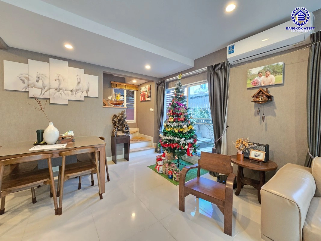 บ้านมือสอง โครงการ เดอะแพลนท์ ปิ่นเกล้า-กาญจนาภิเษก เนื้อที่ 35.8 ตร.ว. พื้นที่ใช้สอย 140 ตร.ม.  ฟังก์ชัน 4 ห้องนอน 3 ห้องน้ำ 2 ที่จอดรถ พร้อมเข้าอยู่ ทำเลดีเชื่อมต่อหลายเส้นทาง ทั้งถนนกาญจนาภิเษก, ถนนนครอินทร์, ถนนรัตนาธิเบศร์ ใกล้รถไฟฟ้าสีม่วง "สถานีตลาดบางใหญ่"