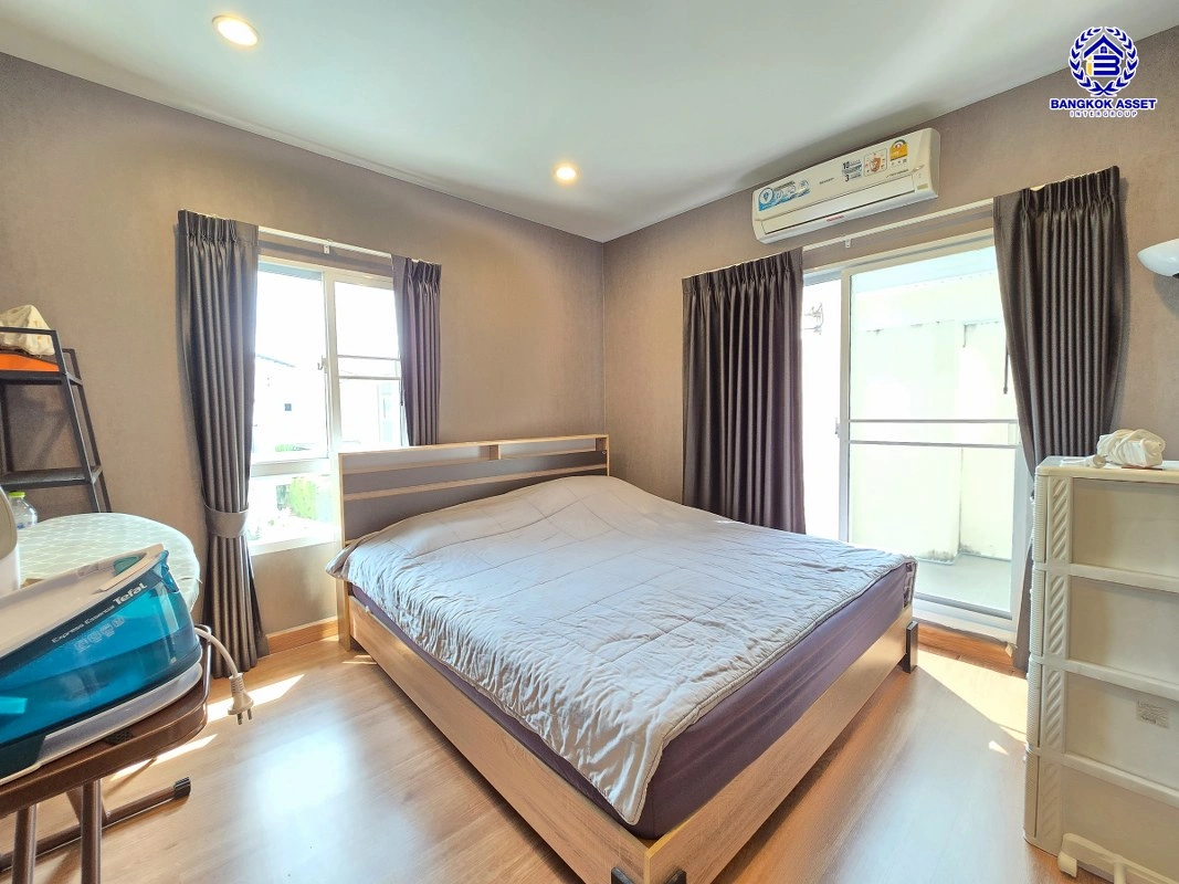 บ้านมือสอง โครงการ เดอะแพลนท์ ปิ่นเกล้า-กาญจนาภิเษก เนื้อที่ 35.8 ตร.ว. พื้นที่ใช้สอย 140 ตร.ม.  ฟังก์ชัน 4 ห้องนอน 3 ห้องน้ำ 2 ที่จอดรถ พร้อมเข้าอยู่ ทำเลดีเชื่อมต่อหลายเส้นทาง ทั้งถนนกาญจนาภิเษก, ถนนนครอินทร์, ถนนรัตนาธิเบศร์ ใกล้รถไฟฟ้าสีม่วง "สถานีตลาดบางใหญ่"