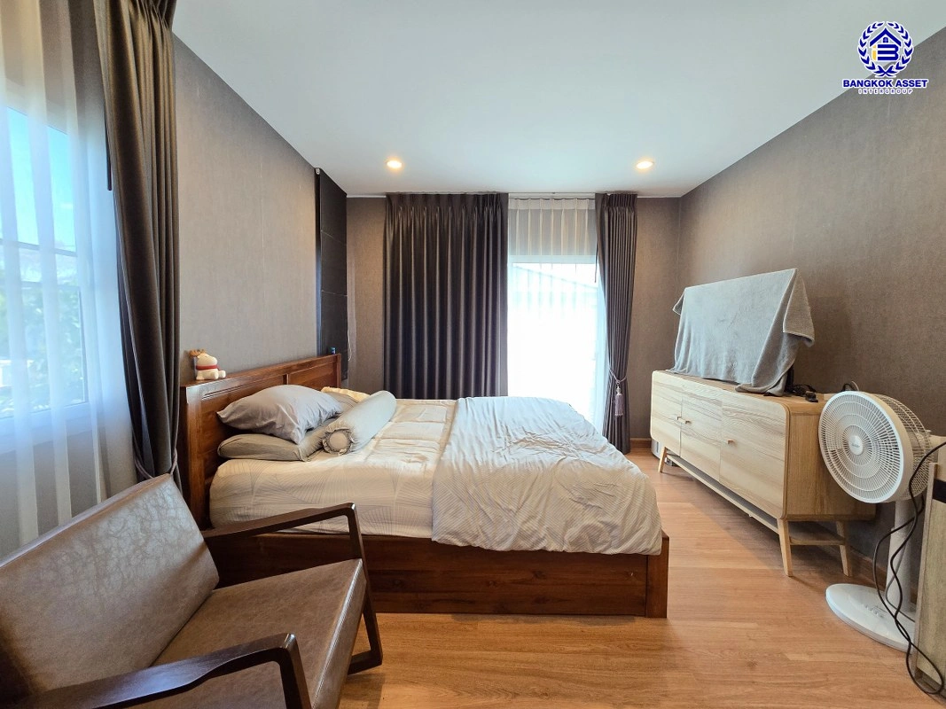 บ้านมือสอง โครงการ เดอะแพลนท์ ปิ่นเกล้า-กาญจนาภิเษก เนื้อที่ 35.8 ตร.ว. พื้นที่ใช้สอย 140 ตร.ม.  ฟังก์ชัน 4 ห้องนอน 3 ห้องน้ำ 2 ที่จอดรถ พร้อมเข้าอยู่ ทำเลดีเชื่อมต่อหลายเส้นทาง ทั้งถนนกาญจนาภิเษก, ถนนนครอินทร์, ถนนรัตนาธิเบศร์ ใกล้รถไฟฟ้าสีม่วง "สถานีตลาดบางใหญ่"