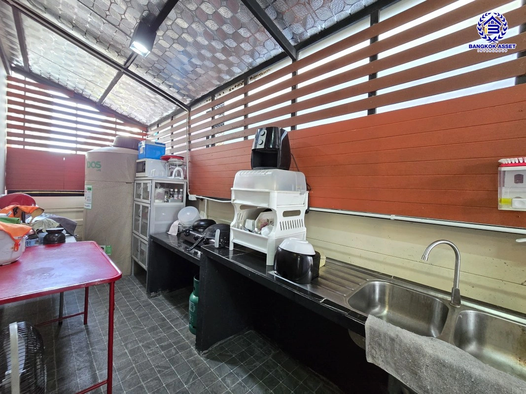 บ้านมือสอง โครงการ เดอะแพลนท์ ปิ่นเกล้า-กาญจนาภิเษก เนื้อที่ 35.8 ตร.ว. พื้นที่ใช้สอย 140 ตร.ม.  ฟังก์ชัน 4 ห้องนอน 3 ห้องน้ำ 2 ที่จอดรถ พร้อมเข้าอยู่ ทำเลดีเชื่อมต่อหลายเส้นทาง ทั้งถนนกาญจนาภิเษก, ถนนนครอินทร์, ถนนรัตนาธิเบศร์ ใกล้รถไฟฟ้าสีม่วง "สถานีตลาดบางใหญ่"