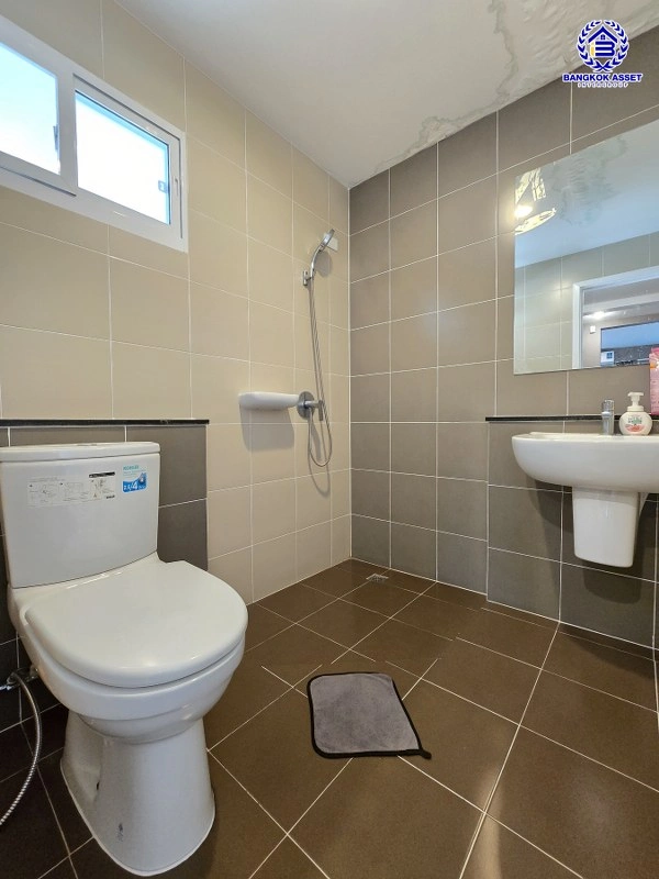 บ้านมือสอง โครงการ เดอะแพลนท์ ปิ่นเกล้า-กาญจนาภิเษก เนื้อที่ 35.8 ตร.ว. พื้นที่ใช้สอย 140 ตร.ม.  ฟังก์ชัน 4 ห้องนอน 3 ห้องน้ำ 2 ที่จอดรถ พร้อมเข้าอยู่ ทำเลดีเชื่อมต่อหลายเส้นทาง ทั้งถนนกาญจนาภิเษก, ถนนนครอินทร์, ถนนรัตนาธิเบศร์ ใกล้รถไฟฟ้าสีม่วง "สถานีตลาดบางใหญ่"