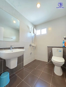 บ้านมือสอง โครงการ เดอะแพลนท์ ปิ่นเกล้า-กาญจนาภิเษก เนื้อที่ 35.8 ตร.ว. พื้นที่ใช้สอย 140 ตร.ม.  ฟังก์ชัน 4 ห้องนอน 3 ห้องน้ำ 2 ที่จอดรถ พร้อมเข้าอยู่ ทำเลดีเชื่อมต่อหลายเส้นทาง ทั้งถนนกาญจนาภิเษก, ถนนนครอินทร์, ถนนรัตนาธิเบศร์ ใกล้รถไฟฟ้าสีม่วง "สถานีตลาดบางใหญ่"