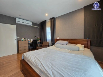 บ้านมือสอง โครงการ เดอะแพลนท์ ปิ่นเกล้า-กาญจนาภิเษก เนื้อที่ 35.8 ตร.ว. พื้นที่ใช้สอย 140 ตร.ม.  ฟังก์ชัน 4 ห้องนอน 3 ห้องน้ำ 2 ที่จอดรถ พร้อมเข้าอยู่ ทำเลดีเชื่อมต่อหลายเส้นทาง ทั้งถนนกาญจนาภิเษก, ถนนนครอินทร์, ถนนรัตนาธิเบศร์ ใกล้รถไฟฟ้าสีม่วง "สถานีตลาดบางใหญ่"