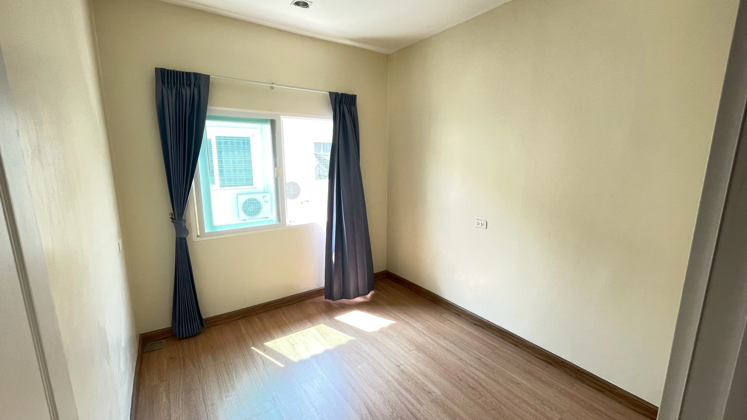 บ้าน 2 ชั้น หมู่บ้านโกลเด้นทาวน์ พระราม 2 สมุทรสาคร 4ห้องนอน 3ห้องน้ำ 2จอดรถ ต่อเติมครัวและหน้าบ้าน