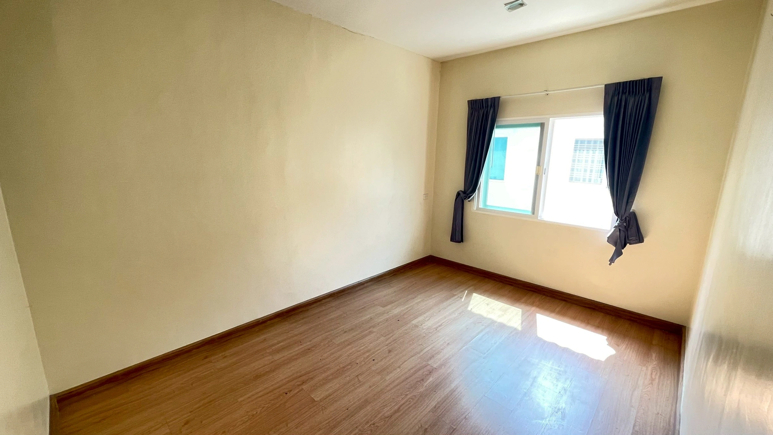 บ้าน 2 ชั้น หมู่บ้านโกลเด้นทาวน์ พระราม 2 สมุทรสาคร 4ห้องนอน 3ห้องน้ำ 2จอดรถ ต่อเติมครัวและหน้าบ้าน