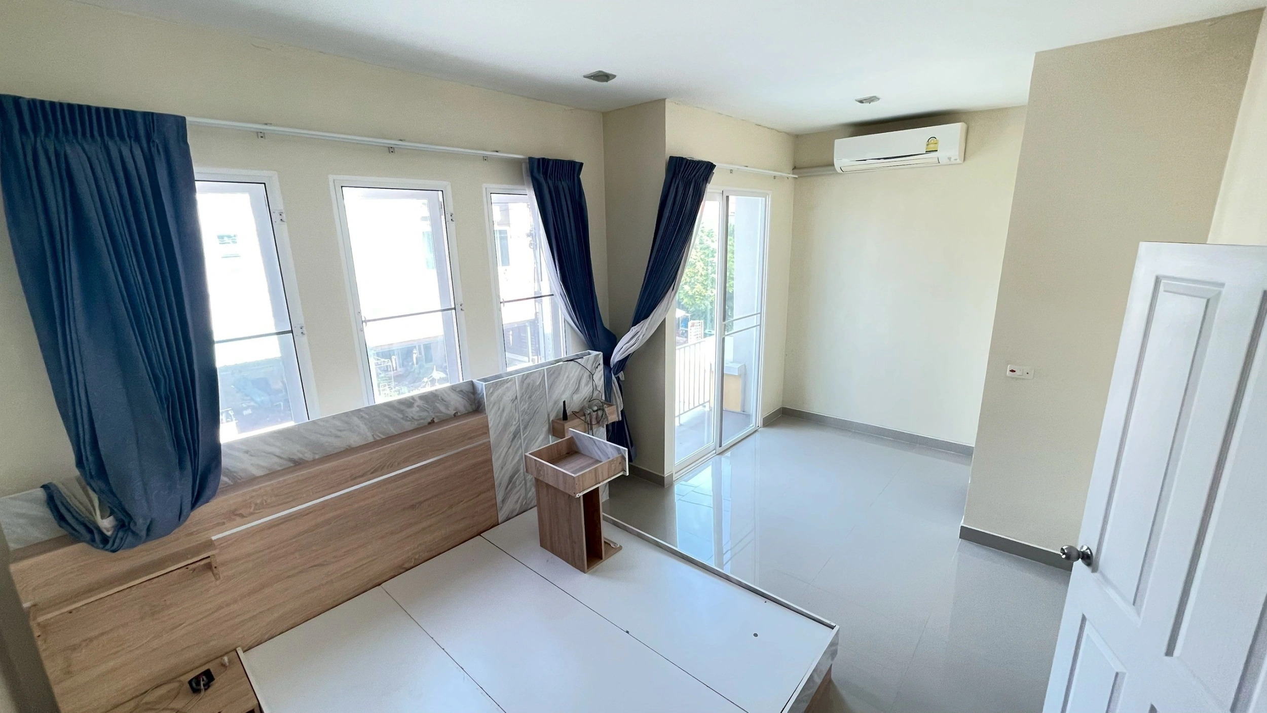 บ้าน 2 ชั้น หมู่บ้านโกลเด้นทาวน์ พระราม 2 สมุทรสาคร 4ห้องนอน 3ห้องน้ำ 2จอดรถ ต่อเติมครัวและหน้าบ้าน