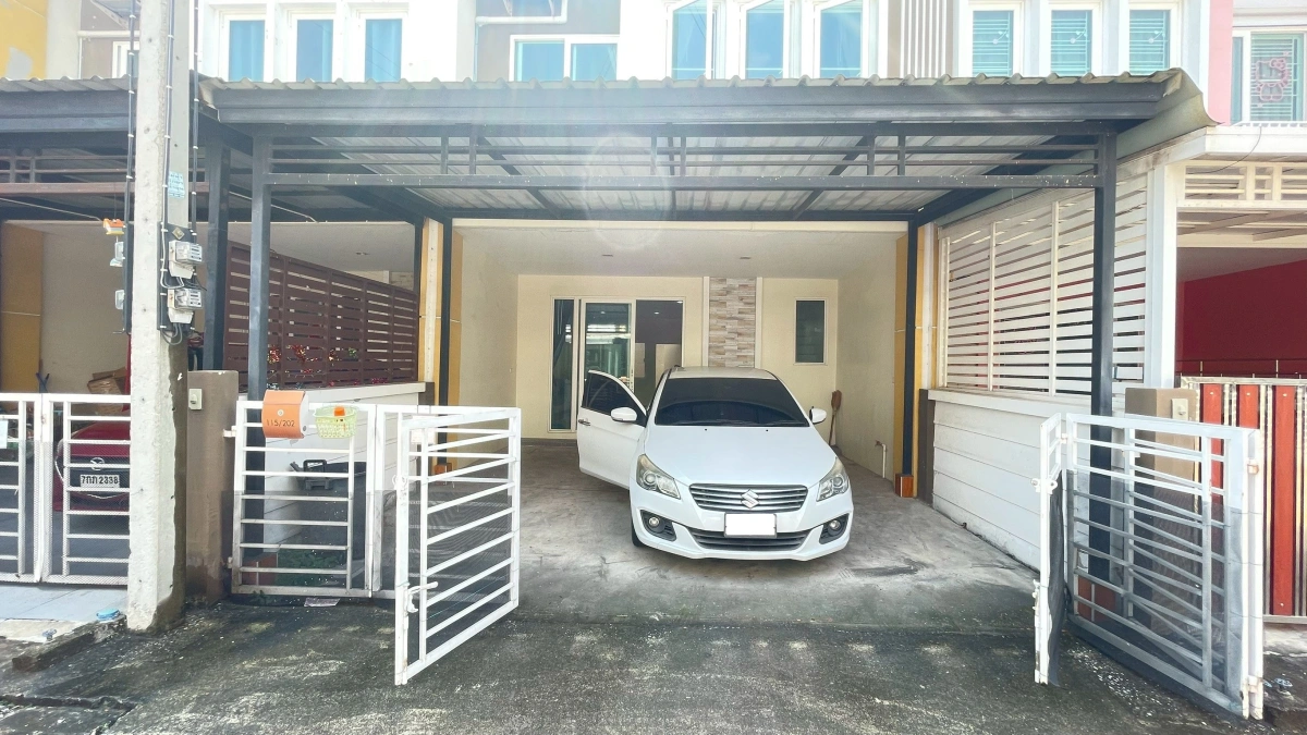 บ้าน 2 ชั้น หมู่บ้านโกลเด้นทาวน์ พระราม 2 สมุทรสาคร 4ห้องนอน 3ห้องน้ำ 2จอดรถ ต่อเติมครัวและหน้าบ้าน