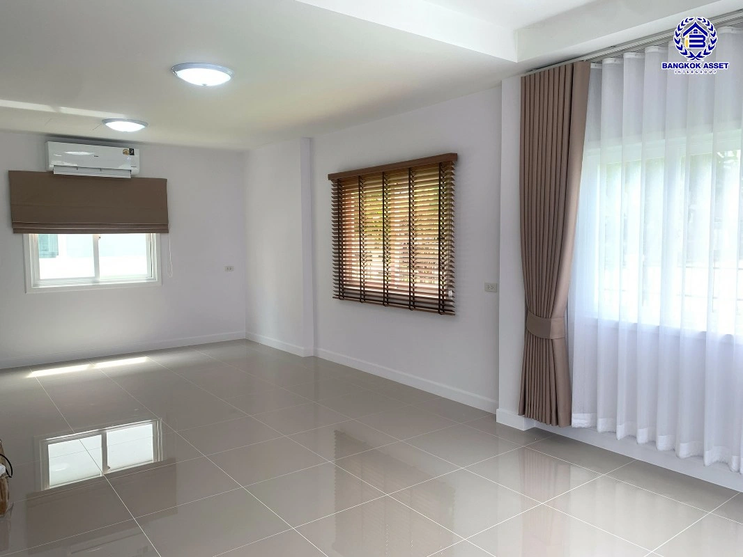 บ้านมือสอง โครงการ คุณาลัย บีกินส์2 บ้านกล้วย-ไทรน้อย หลังมุม บนเนื้อที่ 50.8 ตร.ว. พื้นที่ใช้สอย 159.45 ตร.ม. ฟังก์ชัน 3 ห้องนอน 3 ห้องน้ำ 2 ที่จอดรถ บ้านสภาพใหม่มาก พร้อมเข้าอยู่ ใกล้เซ็นทรัลเวสต์เกต และรถไฟฟ้าสายสีม่วง "สถานีคลองบางไผ่"