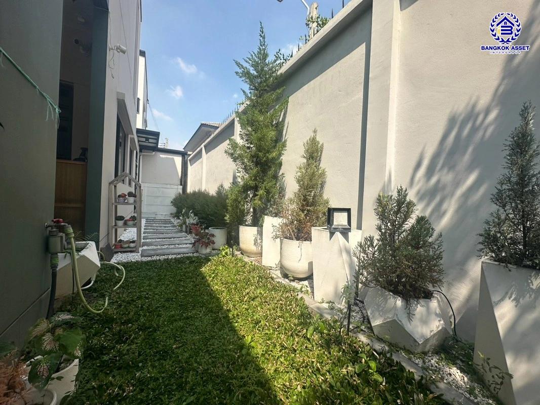 บ้านมือสอง โครงการ เวิร์ฟ สายไหม-พหลโยธิน บนเนื้อที่ 25.9 ตร.ว. พื้นที่ใช้สอย 126 ตร.ม. ฟังก์ชัน 3 ห้องนอน 2 ห้องน้ำ 2 ที่จอดรถ บนทำเลเดินทางสะดวก เชื่อมต่อถนนเพิ่มสิน, ถนนวัชรพล, ถนนสุขาภิบาล ใกล้รถไฟฟ้าสายสีเขียว  "สถานีคูคต"