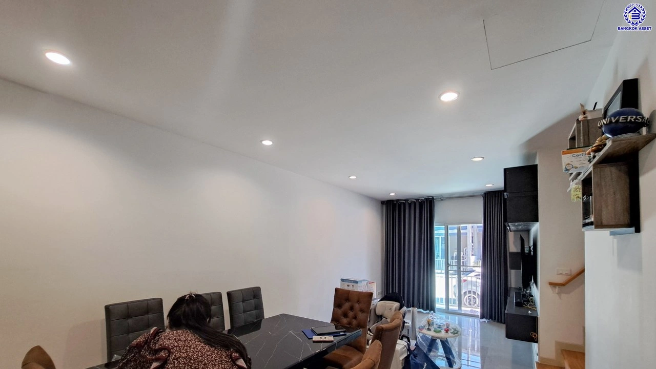 บ้านมือสอง โครงการ ชวนชื่นทาวน์ ราชพฤกษ์345 บนเนื้อที่ 20 ตร.ว. พื้นที่ใช้สอย 84 ตร.ม. ฟังก์ชัน 3 ห้องนอน 2 ห้องน้ำ 1 ที่จอดรถ แถมฟรี เครื่องปรับอากาศ 3 เครื่อง พร้อมเข้าอยู่ บนทำเลที่เชื่อมต่อถนน สะพานนนทบุรี-บางบัวทอง (345), ราชพฤกษ์, บางกรวย-ไทรน้อย ใกล้รถไฟฟ้าสายสีม่วง "สถานีคลองบางไผ่"