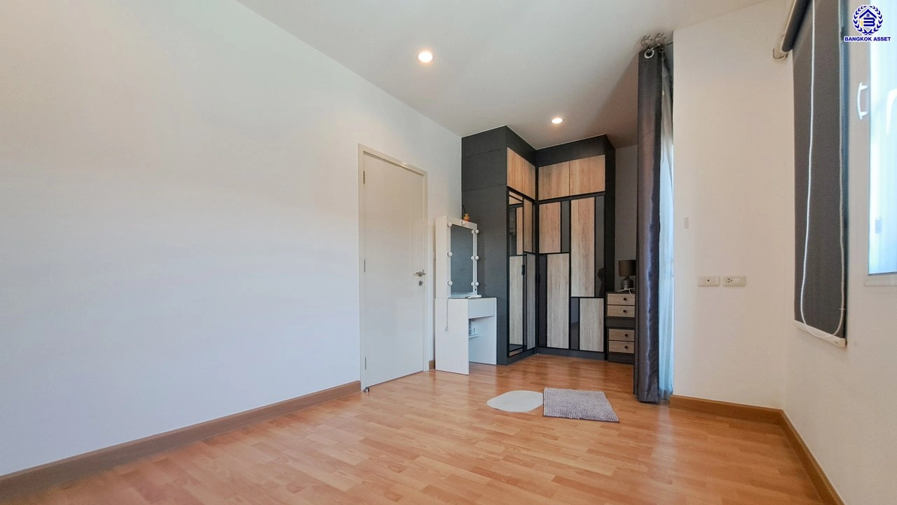 บ้านมือสอง โครงการ ชวนชื่นทาวน์ ราชพฤกษ์345 บนเนื้อที่ 20 ตร.ว. พื้นที่ใช้สอย 84 ตร.ม. ฟังก์ชัน 3 ห้องนอน 2 ห้องน้ำ 1 ที่จอดรถ แถมฟรี เครื่องปรับอากาศ 3 เครื่อง พร้อมเข้าอยู่ บนทำเลที่เชื่อมต่อถนน สะพานนนทบุรี-บางบัวทอง (345), ราชพฤกษ์, บางกรวย-ไทรน้อย ใกล้รถไฟฟ้าสายสีม่วง "สถานีคลองบางไผ่"