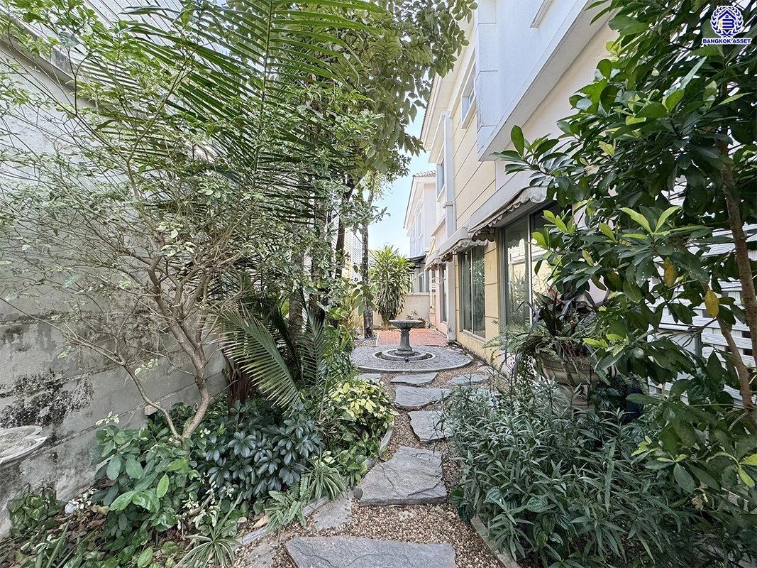 บ้านมือสอง โครงการ วิสต้า 180 รัชวิภา เนื้อที่ 40.2 ตร.ว. พื้นที่ใช้สอย 148 ตร.ม. ฟังก์ชัน 3 ห้องนอน 3 ห้องน้ำ 2 ที่จอดรถ พร้อมเข้าอยู่ ทำเลดีเชื่อมต่อหลายเส้นทาง ทั้งถนนพิบูลสงคราม, ถนนนครอินทร์, ถนนวงศ์สว่าง ใกล้รถไฟฟ้าสีม่วง "สถานีวงศ์สว่าง"