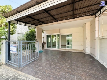 บ้านมือสอง โครงการ วิสต้า 180 รัชวิภา เนื้อที่ 40.2 ตร.ว. พื้นที่ใช้สอย 148 ตร.ม. ฟังก์ชัน 3 ห้องนอน 3 ห้องน้ำ 2 ที่จอดรถ พร้อมเข้าอยู่ ทำเลดีเชื่อมต่อหลายเส้นทาง ทั้งถนนพิบูลสงคราม, ถนนนครอินทร์, ถนนวงศ์สว่าง ใกล้รถไฟฟ้าสีม่วง "สถานีวงศ์สว่าง"