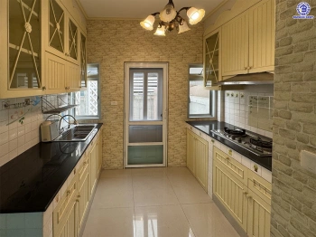 บ้านมือสอง โครงการ วิสต้า 180 รัชวิภา เนื้อที่ 40.2 ตร.ว. พื้นที่ใช้สอย 148 ตร.ม. ฟังก์ชัน 3 ห้องนอน 3 ห้องน้ำ 2 ที่จอดรถ พร้อมเข้าอยู่ ทำเลดีเชื่อมต่อหลายเส้นทาง ทั้งถนนพิบูลสงคราม, ถนนนครอินทร์, ถนนวงศ์สว่าง ใกล้รถไฟฟ้าสีม่วง "สถานีวงศ์สว่าง"