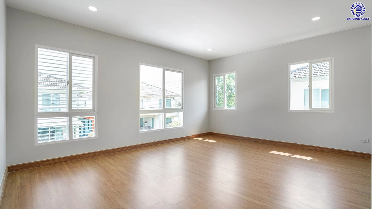 บ้านมือสอง จาก LH โครงการ ชัยพฤกษ์ วัชรพล หลังใหญ่ เนื้อที่ 55 ตร.ว. พื้นที่ใช้สอย 186.38 ตร.ม. ฟังก์ชัน 3 ห้องนอน 3 ห้องน้ำ จอดรถได้ 2 คัน พร้อม Facilities ครบครัน บนทำเลเดินทางสะดวก ติดถนนสุขาภิบาล5 เชื่อมต่อหลายเส้นทาง ใกล้ทางด่วน "ฉลองรัช" และรถไฟฟ้าสายสีเขียว "สถานีสายหยุด"