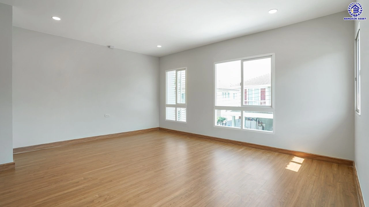 บ้านมือสอง จาก LH โครงการ ชัยพฤกษ์ วัชรพล หลังใหญ่ เนื้อที่ 55 ตร.ว. พื้นที่ใช้สอย 186.38 ตร.ม. ฟังก์ชัน 3 ห้องนอน 3 ห้องน้ำ จอดรถได้ 2 คัน พร้อม Facilities ครบครัน บนทำเลเดินทางสะดวก ติดถนนสุขาภิบาล5 เชื่อมต่อหลายเส้นทาง ใกล้ทางด่วน "ฉลองรัช" และรถไฟฟ้าสายสีเขียว "สถานีสายหยุด"