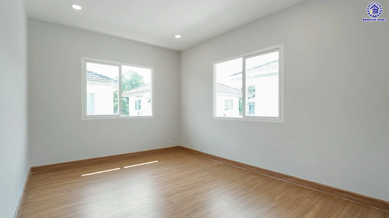 บ้านมือสอง จาก LH โครงการ ชัยพฤกษ์ วัชรพล หลังใหญ่ เนื้อที่ 55 ตร.ว. พื้นที่ใช้สอย 186.38 ตร.ม. ฟังก์ชัน 3 ห้องนอน 3 ห้องน้ำ จอดรถได้ 2 คัน พร้อม Facilities ครบครัน บนทำเลเดินทางสะดวก ติดถนนสุขาภิบาล5 เชื่อมต่อหลายเส้นทาง ใกล้ทางด่วน "ฉลองรัช" และรถไฟฟ้าสายสีเขียว "สถานีสายหยุด"