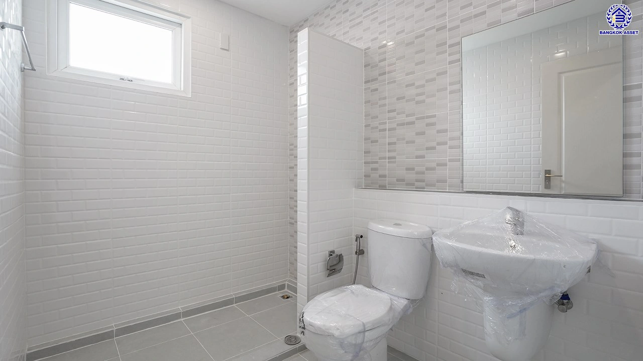 บ้านมือสอง จาก LH โครงการ ชัยพฤกษ์ วัชรพล หลังใหญ่ เนื้อที่ 55 ตร.ว. พื้นที่ใช้สอย 186.38 ตร.ม. ฟังก์ชัน 3 ห้องนอน 3 ห้องน้ำ จอดรถได้ 2 คัน พร้อม Facilities ครบครัน บนทำเลเดินทางสะดวก ติดถนนสุขาภิบาล5 เชื่อมต่อหลายเส้นทาง ใกล้ทางด่วน "ฉลองรัช" และรถไฟฟ้าสายสีเขียว "สถานีสายหยุด"