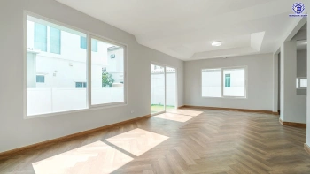 บ้านมือสอง จาก LH โครงการ ชัยพฤกษ์ วัชรพล หลังใหญ่ เนื้อที่ 55 ตร.ว. พื้นที่ใช้สอย 186.38 ตร.ม. ฟังก์ชัน 3 ห้องนอน 3 ห้องน้ำ จอดรถได้ 2 คัน พร้อม Facilities ครบครัน บนทำเลเดินทางสะดวก ติดถนนสุขาภิบาล5 เชื่อมต่อหลายเส้นทาง ใกล้ทางด่วน "ฉลองรัช" และรถไฟฟ้าสายสีเขียว "สถานีสายหยุด"