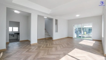 บ้านมือสอง จาก LH โครงการ ชัยพฤกษ์ วัชรพล หลังใหญ่ เนื้อที่ 55 ตร.ว. พื้นที่ใช้สอย 186.38 ตร.ม. ฟังก์ชัน 3 ห้องนอน 3 ห้องน้ำ จอดรถได้ 2 คัน พร้อม Facilities ครบครัน บนทำเลเดินทางสะดวก ติดถนนสุขาภิบาล5 เชื่อมต่อหลายเส้นทาง ใกล้ทางด่วน "ฉลองรัช" และรถไฟฟ้าสายสีเขียว "สถานีสายหยุด"