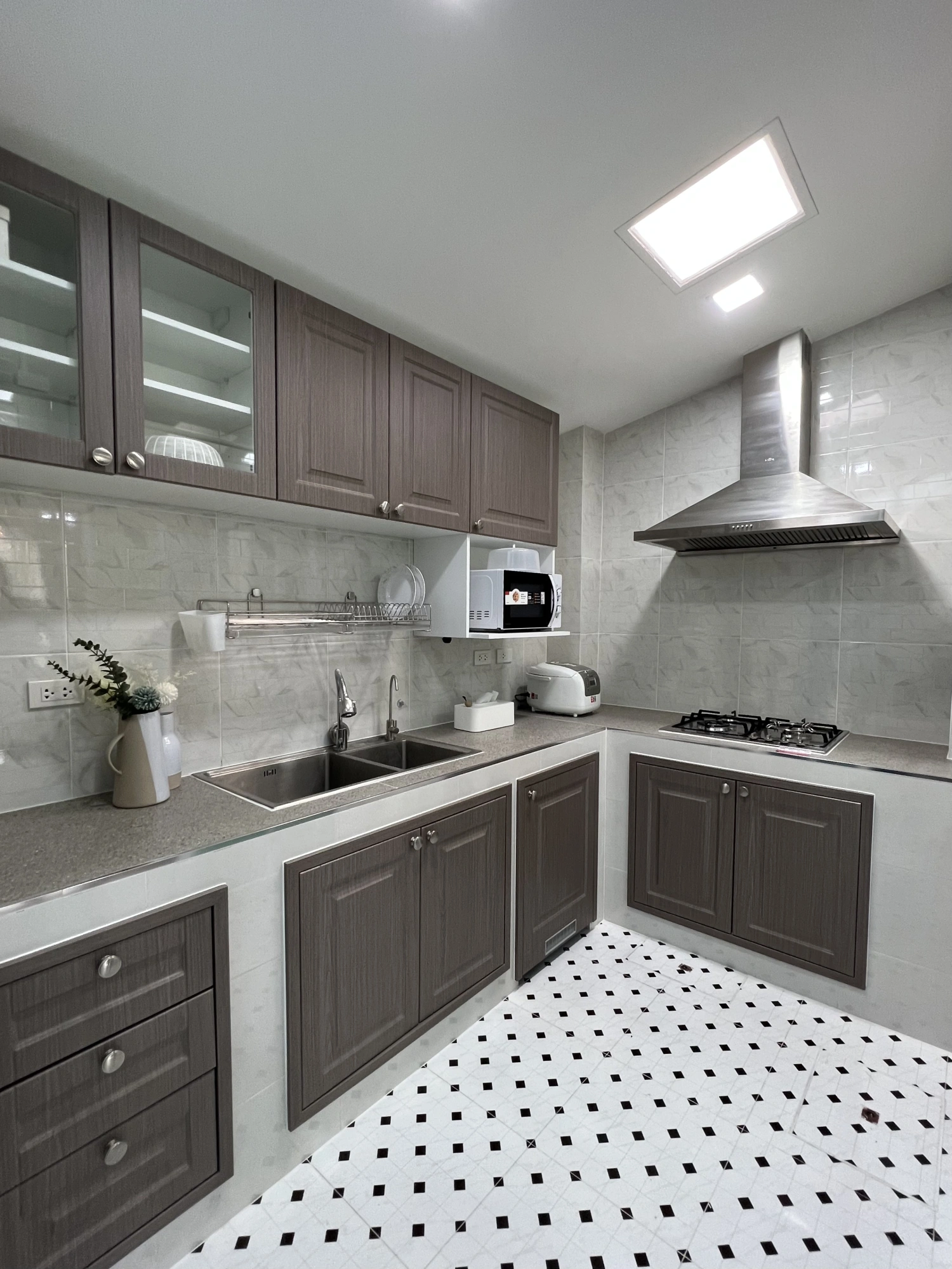 ขาย/ให้เช่า ต่อเติมตกแต่งพร้อมอยู่ บ้านหลังมุม แปลงหน้าสวน