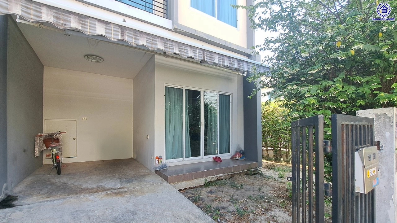 บ้านมือสอง แบรนด์ AP โครงการ พลีโน่ พระราม5-ปิ่นเกล้า หลังมุม พร้อมรองรับทุกความสุข บนเนื้อที่ 31.2 ตร.ว. พื้นที่ใช้สอย 110 ตร.ม. ฟังก์ชัน 3 ห้องนอน 2 ห้องน้ำ จอดรถได้ 1 คัน สิ่งอำนวยความสะดวกครบ บนสุดยอดทำเล เข้า-ออกได้ทั้งทางถนนนครอินทร์ และถนนสิรินธร ใกล้จุดขึ้นทางด่วน "ประจิมรัถยา"