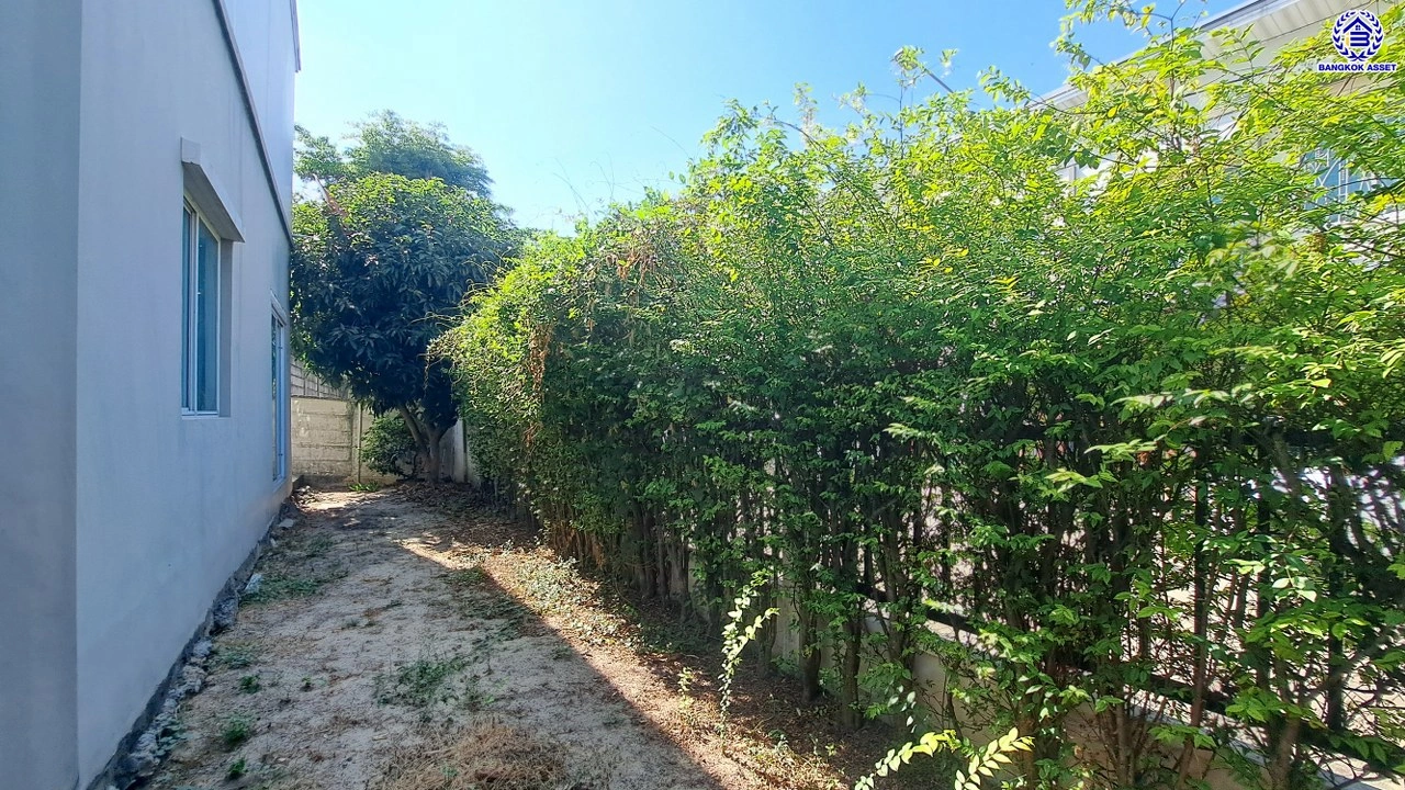 บ้านมือสอง แบรนด์ AP โครงการ พลีโน่ พระราม5-ปิ่นเกล้า หลังมุม พร้อมรองรับทุกความสุข บนเนื้อที่ 31.2 ตร.ว. พื้นที่ใช้สอย 110 ตร.ม. ฟังก์ชัน 3 ห้องนอน 2 ห้องน้ำ จอดรถได้ 1 คัน สิ่งอำนวยความสะดวกครบ บนสุดยอดทำเล เข้า-ออกได้ทั้งทางถนนนครอินทร์ และถนนสิรินธร ใกล้จุดขึ้นทางด่วน "ประจิมรัถยา"