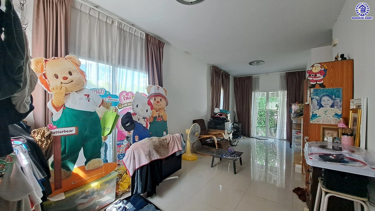 บ้านมือสอง แบรนด์ AP โครงการ พลีโน่ พระราม5-ปิ่นเกล้า หลังมุม พร้อมรองรับทุกความสุข บนเนื้อที่ 31.2 ตร.ว. พื้นที่ใช้สอย 110 ตร.ม. ฟังก์ชัน 3 ห้องนอน 2 ห้องน้ำ จอดรถได้ 1 คัน สิ่งอำนวยความสะดวกครบ บนสุดยอดทำเล เข้า-ออกได้ทั้งทางถนนนครอินทร์ และถนนสิรินธร ใกล้จุดขึ้นทางด่วน "ประจิมรัถยา"