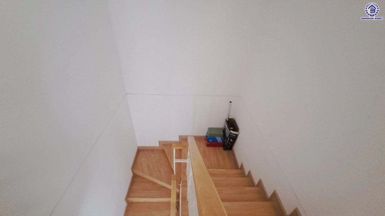 บ้านมือสอง แบรนด์ AP โครงการ พลีโน่ พระราม5-ปิ่นเกล้า หลังมุม พร้อมรองรับทุกความสุข บนเนื้อที่ 31.2 ตร.ว. พื้นที่ใช้สอย 110 ตร.ม. ฟังก์ชัน 3 ห้องนอน 2 ห้องน้ำ จอดรถได้ 1 คัน สิ่งอำนวยความสะดวกครบ บนสุดยอดทำเล เข้า-ออกได้ทั้งทางถนนนครอินทร์ และถนนสิรินธร ใกล้จุดขึ้นทางด่วน "ประจิมรัถยา"