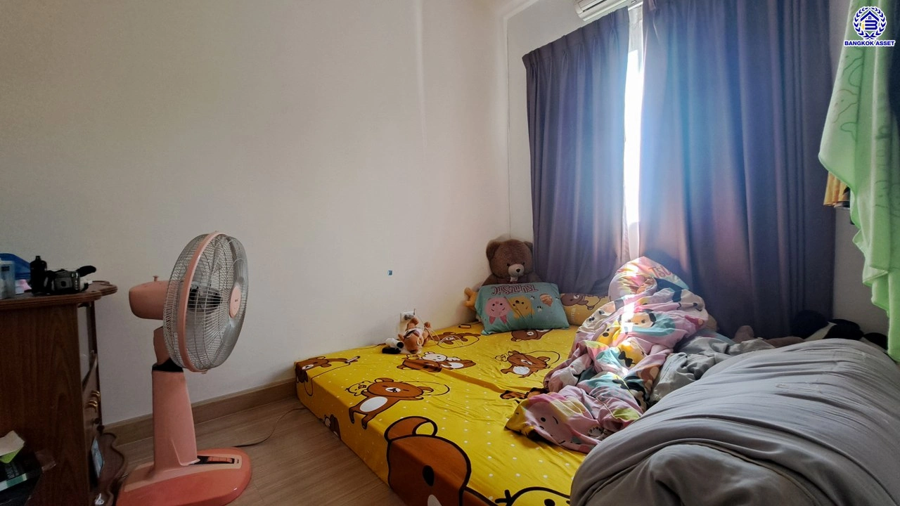 บ้านมือสอง แบรนด์ AP โครงการ พลีโน่ พระราม5-ปิ่นเกล้า หลังมุม พร้อมรองรับทุกความสุข บนเนื้อที่ 31.2 ตร.ว. พื้นที่ใช้สอย 110 ตร.ม. ฟังก์ชัน 3 ห้องนอน 2 ห้องน้ำ จอดรถได้ 1 คัน สิ่งอำนวยความสะดวกครบ บนสุดยอดทำเล เข้า-ออกได้ทั้งทางถนนนครอินทร์ และถนนสิรินธร ใกล้จุดขึ้นทางด่วน "ประจิมรัถยา"