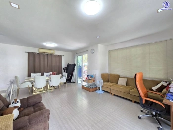 บ้านมือสอง โครงการ ฮาบิเทีย ปัญญาอินทรา1 หลังมุม เนื้อที่ 106.6 ตร.ว. พื้นที่ใช้สอย 187 ตร.ม. ฟังก์ชัน 3 ห้องนอน 3 ห้องน้ำ 2 ที่จอดรถ พร้อมเข้าอยู่ได้ทันที บนทำเลเข้า-ออกในเมืองได้ง่าย เชื่อมต่อถนนปัญญาอินทรา, ถนนหทัยราษฏร์ ใกล้แฟชั่นไอซ์แลนด์ และทางหลวงหมายเลข9