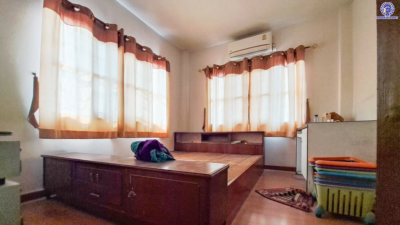 บ้านมือสอง โครงการ ณัฐชากรีนวิลล์ บางใหญ่ บนเนื้อที่ 96.3 ตร.ว. พื้นที่ใช้สอย 147 ตร.ม. ฟังก์ชัน 4 ห้องนอน 3 ห้องน้ำ จอดรถได้ 3 คัน บนทำเลศักยภาพ ใกล้เซ็นทรัลเวสต์เกต ทางด่วน "ศรีรัช" รถไฟฟ้าสายสีม่วง "สถานีตลาดบางใหญ่"