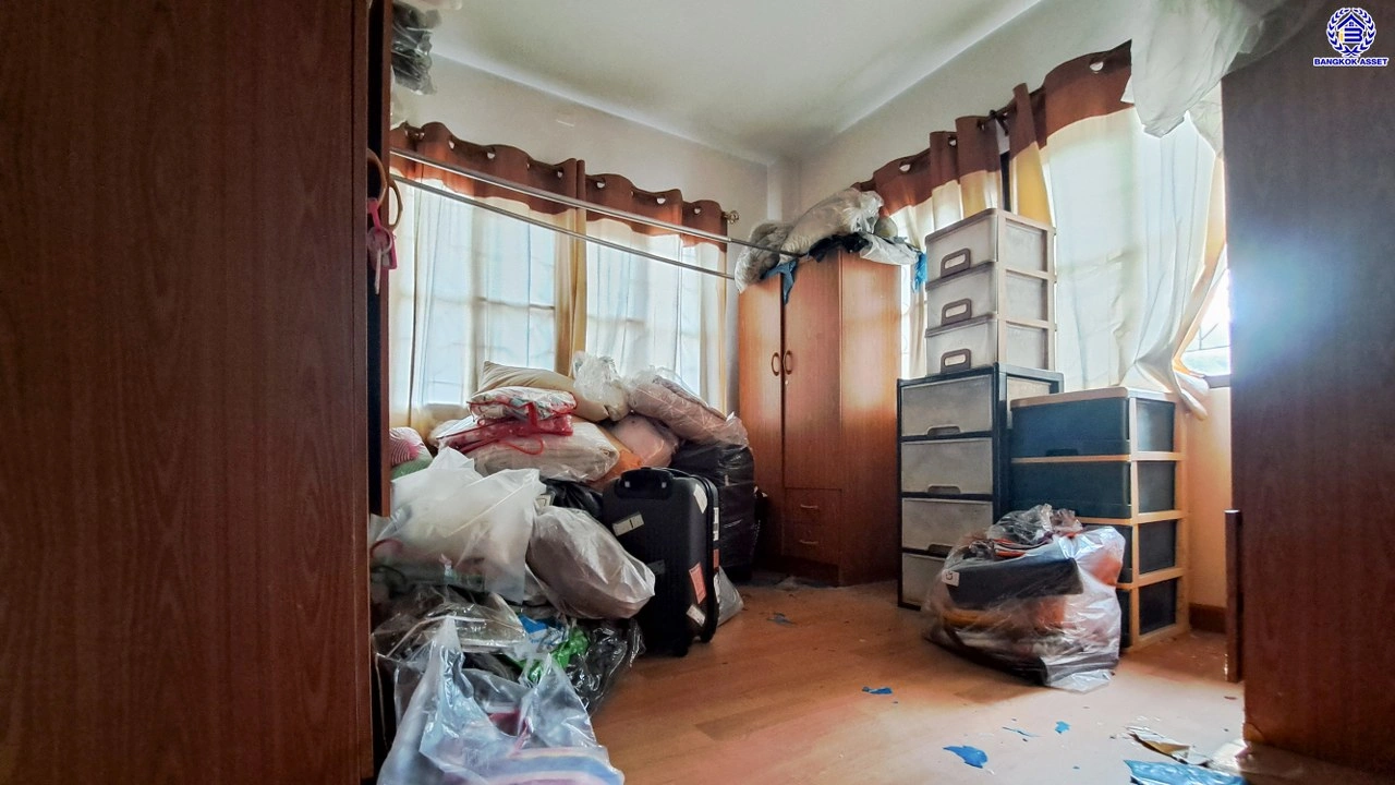 บ้านมือสอง โครงการ ณัฐชากรีนวิลล์ บางใหญ่ บนเนื้อที่ 96.3 ตร.ว. พื้นที่ใช้สอย 147 ตร.ม. ฟังก์ชัน 4 ห้องนอน 3 ห้องน้ำ จอดรถได้ 3 คัน บนทำเลศักยภาพ ใกล้เซ็นทรัลเวสต์เกต ทางด่วน "ศรีรัช" รถไฟฟ้าสายสีม่วง "สถานีตลาดบางใหญ่"