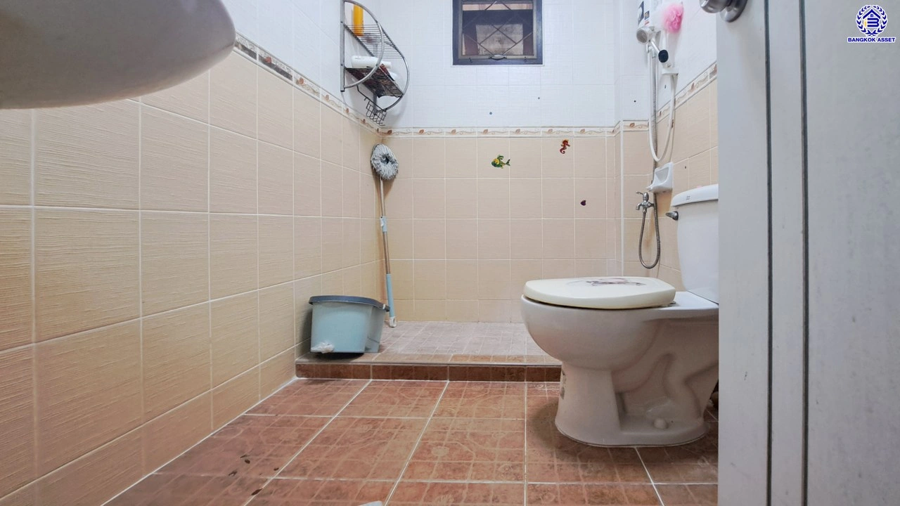 บ้านมือสอง โครงการ ณัฐชากรีนวิลล์ บางใหญ่ บนเนื้อที่ 96.3 ตร.ว. พื้นที่ใช้สอย 147 ตร.ม. ฟังก์ชัน 4 ห้องนอน 3 ห้องน้ำ จอดรถได้ 3 คัน บนทำเลศักยภาพ ใกล้เซ็นทรัลเวสต์เกต ทางด่วน "ศรีรัช" รถไฟฟ้าสายสีม่วง "สถานีตลาดบางใหญ่"