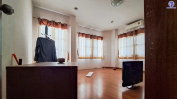 บ้านมือสอง โครงการ ณัฐชากรีนวิลล์ บางใหญ่ บนเนื้อที่ 96.3 ตร.ว. พื้นที่ใช้สอย 147 ตร.ม. ฟังก์ชัน 4 ห้องนอน 3 ห้องน้ำ จอดรถได้ 3 คัน บนทำเลศักยภาพ ใกล้เซ็นทรัลเวสต์เกต ทางด่วน "ศรีรัช" รถไฟฟ้าสายสีม่วง "สถานีตลาดบางใหญ่"