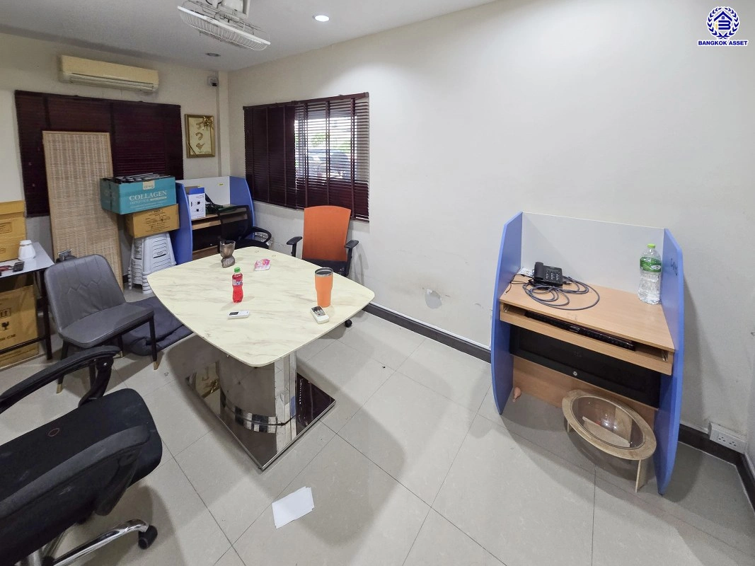 บ้านมือสอง โครงการ คาซ่าวิลล์ สุขาภิบาล5 เนื้อที่ 50.6 ตร.ว. พื้นที่ใช้สอย 147 ตร.ม. ฟังก์ชัน 3 ห้องนอน 3 ห้องน้ำ 2 ที่จอดรถ บนทำเลเดินทางสะดวก เชื่อมต่อถนนเพิ่มสิน ถนนสุขาภิบาล5 ถนนหทัยราษร์ และจุดขึ้นทางด่วน "ฉลองรัช"