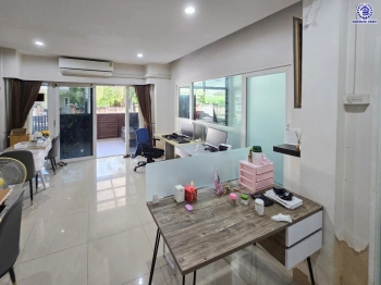 บ้านมือสอง โครงการ คาซ่าวิลล์ สุขาภิบาล5 เนื้อที่ 50.6 ตร.ว. พื้นที่ใช้สอย 147 ตร.ม. ฟังก์ชัน 3 ห้องนอน 3 ห้องน้ำ 2 ที่จอดรถ บนทำเลเดินทางสะดวก เชื่อมต่อถนนเพิ่มสิน ถนนสุขาภิบาล5 ถนนหทัยราษร์ และจุดขึ้นทางด่วน "ฉลองรัช"