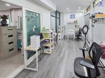 บ้านมือสอง โครงการ คาซ่าวิลล์ สุขาภิบาล5 เนื้อที่ 50.6 ตร.ว. พื้นที่ใช้สอย 147 ตร.ม. ฟังก์ชัน 3 ห้องนอน 3 ห้องน้ำ 2 ที่จอดรถ บนทำเลเดินทางสะดวก เชื่อมต่อถนนเพิ่มสิน ถนนสุขาภิบาล5 ถนนหทัยราษร์ และจุดขึ้นทางด่วน "ฉลองรัช"