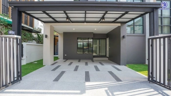 บ้านรีโนเวทใหม่ 3 ชั้น โครงการ ลิฟวิ่งพาร์ค พระราม5 เนื้อที่ 37.2 ตร.ว. พื้นที่ใช้สอย 241.75 ตร.ม. ฟังก์ชัน 5 ห้องนอน 4 ห้องน้ำ 2 ที่จอดรถ พร้อมเข้าอยู่ โครงการบนทำเลแห่งการเดินทาง เชื่อมต่อถนนนครอินทร์ ถนนบางศรีเมือง ใกล้เซ็นทรัลเวสต์วิลล์ และโรงเรียนนานาชาติร่วมฤดี ราชพฤกษ์ แคมปัส