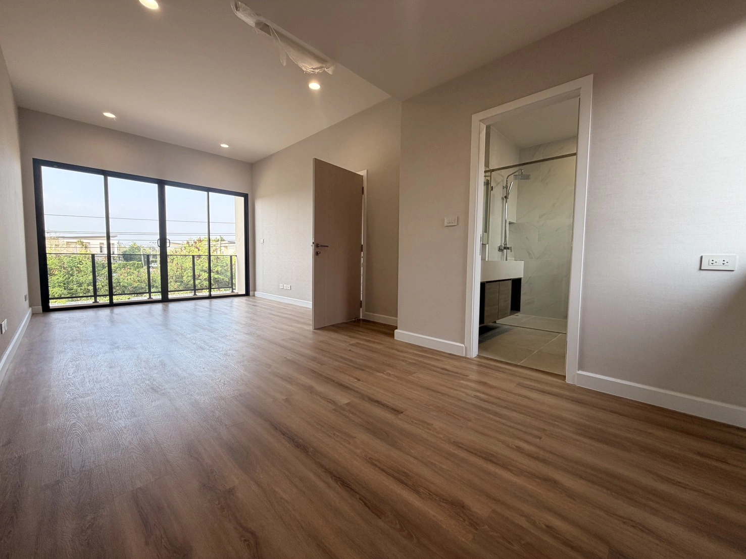 ขายบ้านเดี่ยว 2 ชั้น ฟังก์ชันครบ พร้อมอยู่ 459/32 นัดเข้าชมบ้าน โทร. 093 996 6742